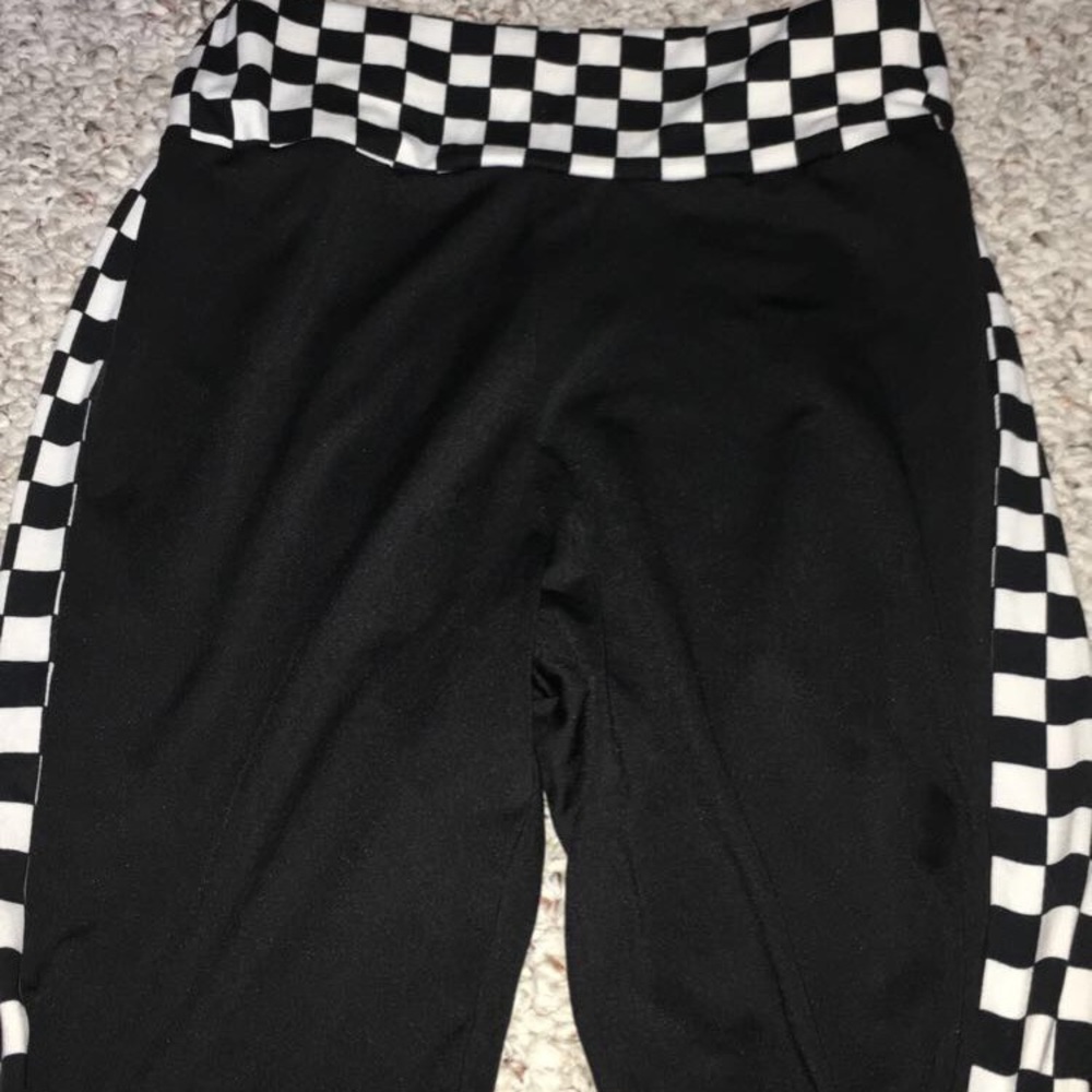 Checkered leggings🤍🖤